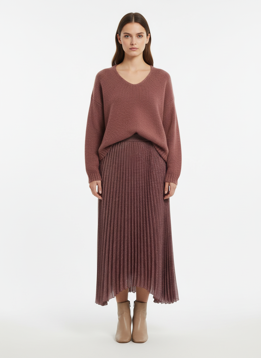 Outfit con suéter y falda larga plisada